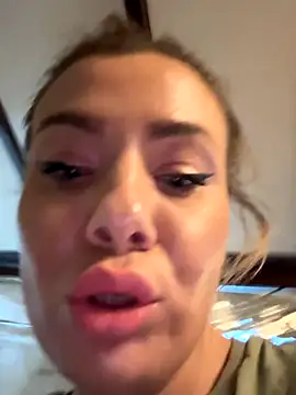 Snapshot of emmasweett11 chatting on September 29, 2:44 pm emmasweett11 online show from September 29, 2:44 pm