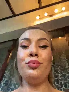 Snapshot of emmasweett11 chatting on October 20, 1:00 pm emmasweett11 online show from October 20, 1:00 pm