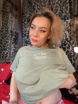 Snapshot of emmasweett11 chatting on December 3, 9:18 am emmasweett11 online show from December 3, 9:18 am