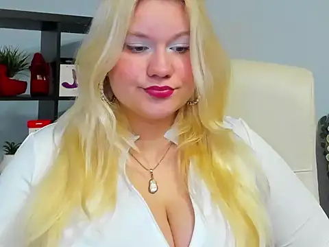 Snapshot of samantha_darling chatting on June 15, 7:32 am samantha darling online show from June 15, 7:32 am