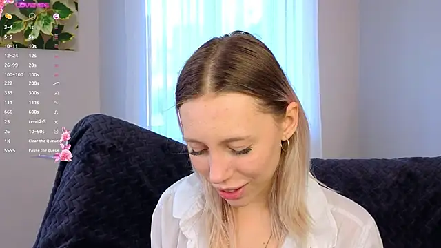 NyxaThorn online show from September 23, 2:42 pm