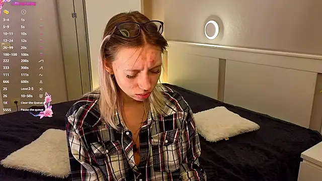 NyxaThorn online show from September 30, 2:33 pm