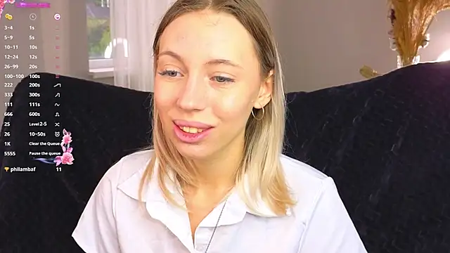 NyxaThorn online show from October 5, 2:37 pm