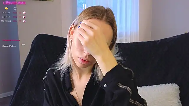 NyxaThorn online show from October 6, 2:36 pm