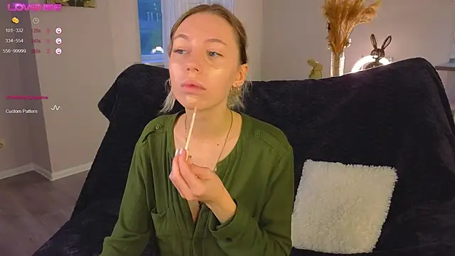 NyxaThorn online show from October 9, 2:37 pm