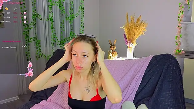 NyxaThorn online show from December 16, 2:33 pm