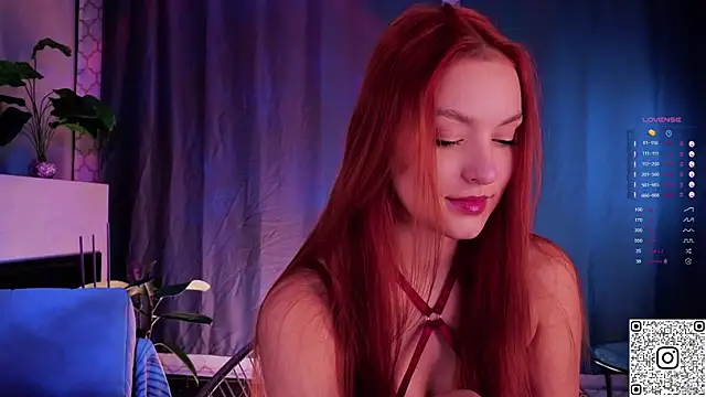 Snapshot of GildedKitten chatting on November 9, 6:50 pm GildedKitten online show from November 9, 6:50 pm