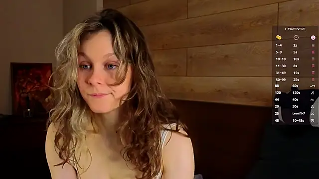 Snapshot of Tender_beauty chatting on May 15, 5:09 pm Tender beauty online show from May 15, 5:09 pm