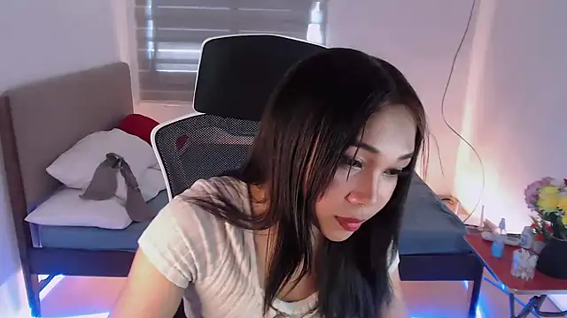 SultryCyraFoxmore online show from September 9, 3:50 am