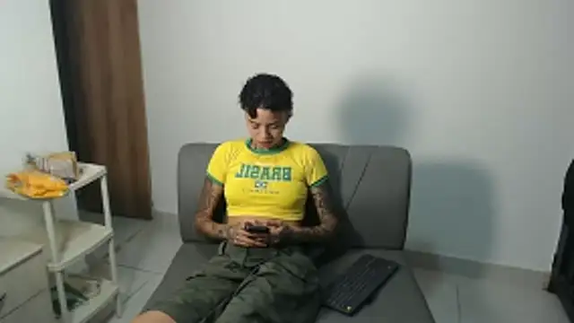 Snapshot of ParisAndVi chatting on November 28, 2:14 am ParisAndVi online show from November 28, 2:14 am