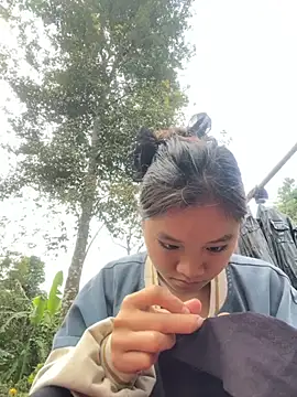   Nhug  05 online show from October 29, 8:05 am