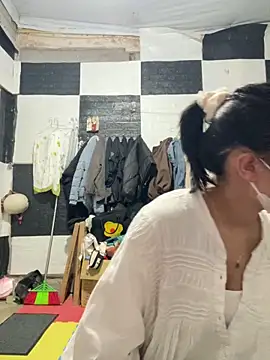   Nhug  05 online show from March 16, 11:25 am