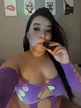 Aliciawhitee online show from March 12, 2:18 am