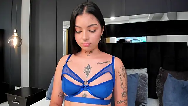 hannah miltonn online show from December 19, 6:48 pm