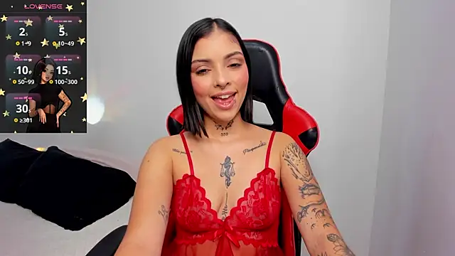 Snapshot of hannah_miltonn chatting on June 24, 8:19 pm hannah miltonn online show from June 24, 8:19 pm
