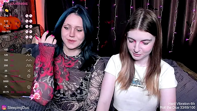 Snapshot of Threesomebabes chatting on October 22, 12:27 pm Threesomebabes online show from October 22, 12:27 pm