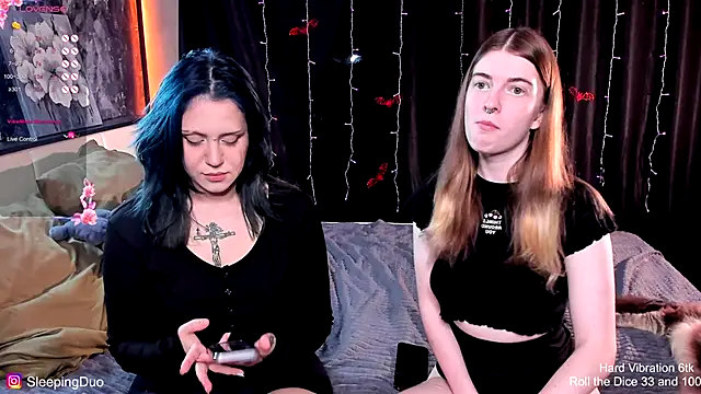 Snapshot of Threesomebabes chatting on November 6, 12:50 pm Threesomebabes online show from November 6, 12:50 pm