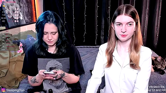 Snapshot of Threesomebabes chatting on November 7, 12:05 pm Threesomebabes online show from November 7, 12:05 pm