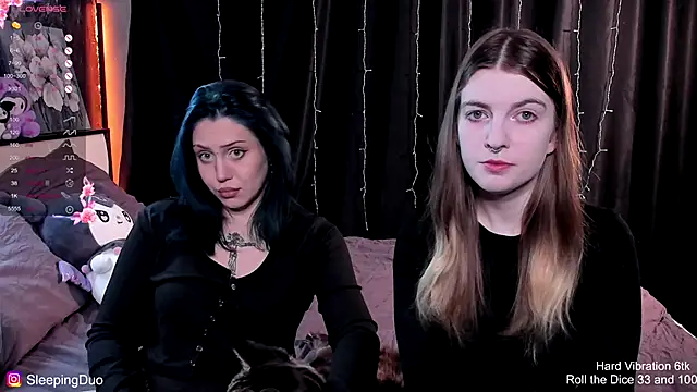 Snapshot of Threesomebabes chatting on November 29, 3:04 pm Threesomebabes online show from November 29, 3:04 pm