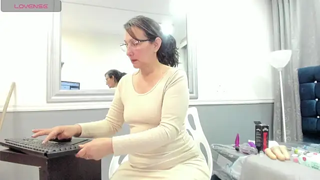 Oriana Jhonson online show from June 12, 3:49 am