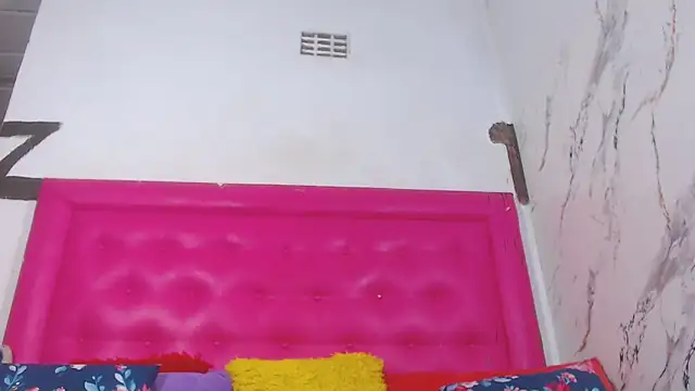 Snapshot of LoloQueen5 chatting on June 11, 2:59 pm LoloQueen5 online show from June 11, 2:59 pm