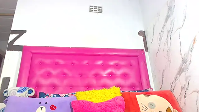 Snapshot of LoloQueen5 chatting on July 15, 8:14 pm LoloQueen5 online show from July 15, 8:14 pm
