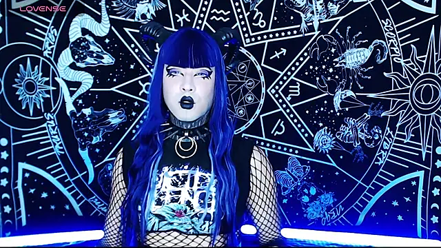 Snapshot of naomi_satan chatting on February 14, 7:21 pm naomi satan online show from February 14, 7:21 pm