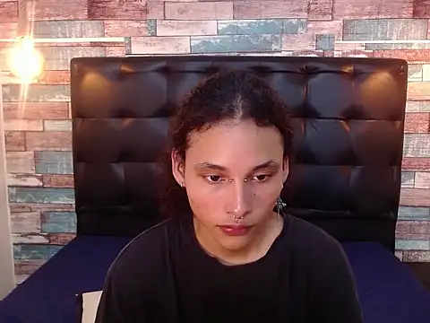 Snapshot of Andrew_Landry chatting on October 6, 2:58 pm Andrew Landry online show from October 6, 2:58 pm