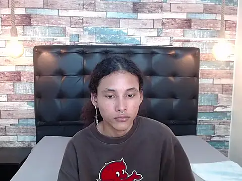 Snapshot of Andrew_Landry chatting on October 15, 4:18 pm Andrew Landry online show from October 15, 4:18 pm