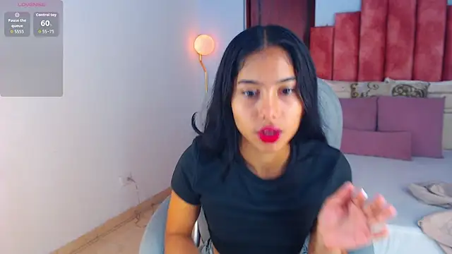 Milaa Star  online show from October 18, 4:04 am