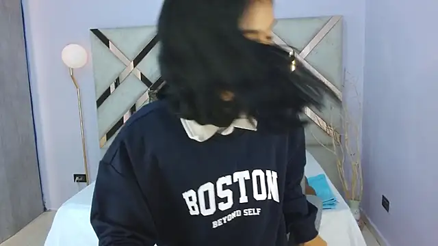 Milaa Star  online show from December 18, 3:45 am