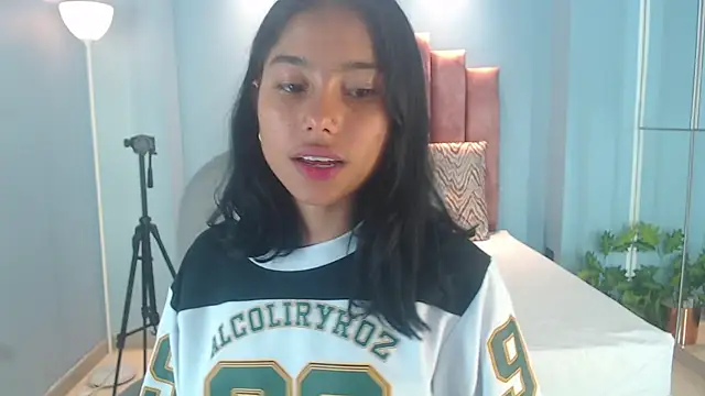 Milaa Star  online show from February 13, 3:02 am