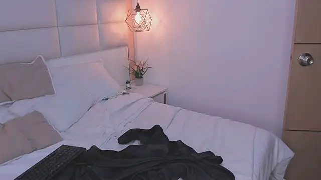 Snapshot of Salome_Smitth_1 chatting on August 6, 1:51 am Salome Smitth 1 online show from August 6, 1:51 am