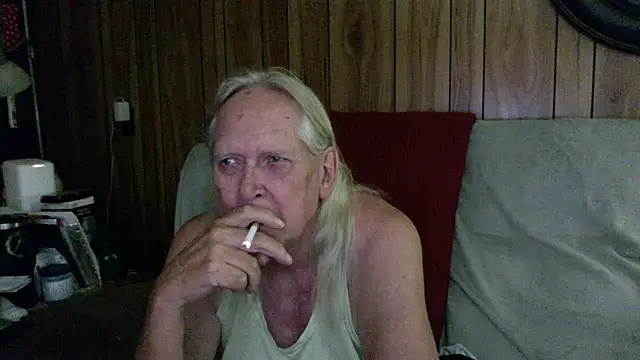 Snapshot of OldLadySara chatting on July 14, 12:57 am OldLadySara online show from July 14, 12:57 am