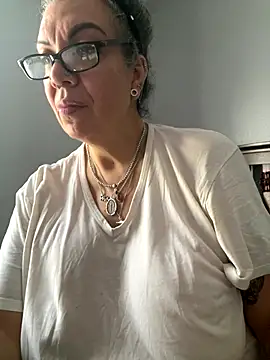 dieseldame1313 online show from November 17, 1:39 pm