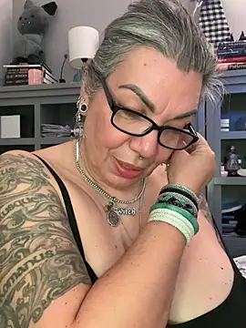 dieseldame1313 online show from May 4, 4:52 am