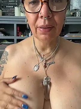 dieseldame1313 online show from June 23, 2:48 pm