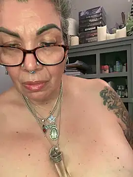 dieseldame1313 online show from June 25, 1:16 am
