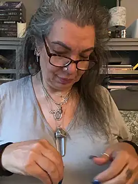 dieseldame1313 online show from June 25, 10:42 am