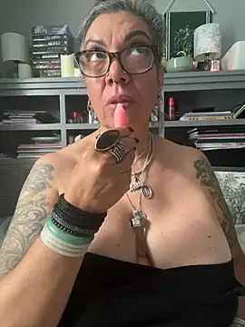dieseldame1313 online show from July 14, 8:14 pm