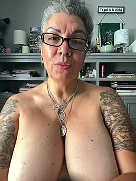 dieseldame1313 online show from July 16, 1:50 pm