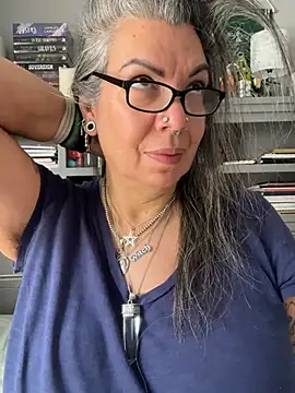 dieseldame1313 online show from July 27, 1:29 pm