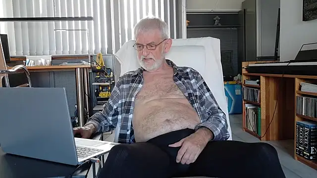 Snapshot of ewaldwillems99 chatting on October 30, 1:45 pm ewaldwillems99 online show from October 30, 1:45 pm