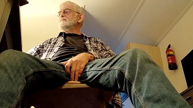 Snapshot of ewaldwillems99 chatting on January 7, 3:14 pm ewaldwillems99 online show from January 7, 3:14 pm