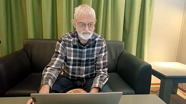 Snapshot of ewaldwillems99 chatting on January 9, 6:10 pm ewaldwillems99 online show from January 9, 6:10 pm