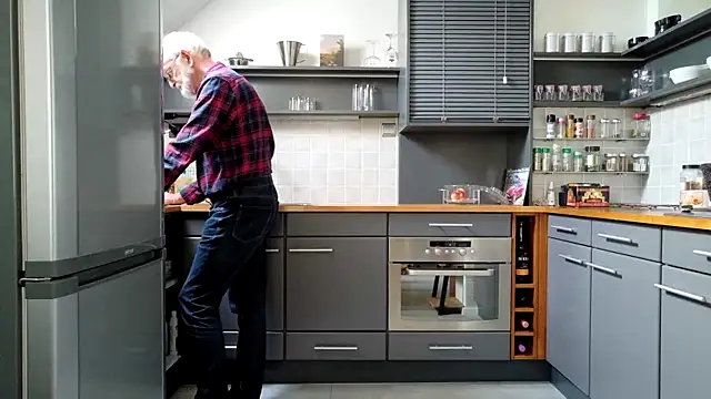 Snapshot of ewaldwillems99 chatting on January 16, 2:10 pm ewaldwillems99 online show from January 16, 2:10 pm