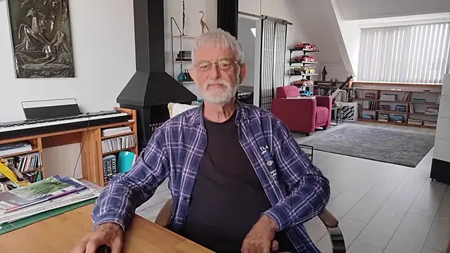 Snapshot of ewaldwillems99 chatting on June 4, 12:55 pm ewaldwillems99 online show from June 4, 12:55 pm