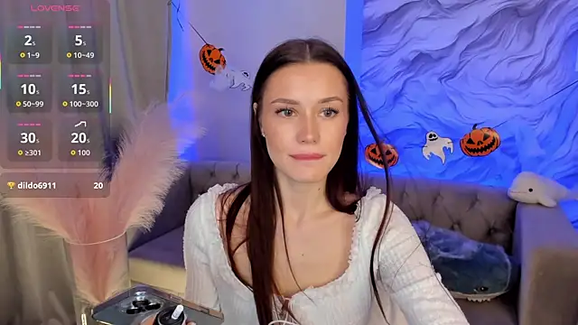 Snapshot of Aria_Mila chatting on October 24, 11:28 am Aria Mila online show from October 24, 11:28 am