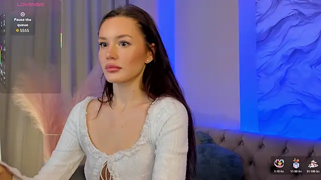 Snapshot of Aria_Mila chatting on November 10, 11:20 am Aria Mila online show from November 10, 11:20 am