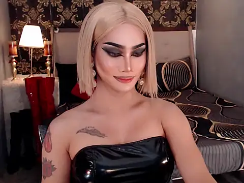 Snapshot of RhondaFlirtyDOM chatting on February 5, 12:04 am RhondaFlirtyDOM online show from February 5, 12:04 am